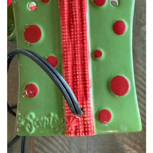 Scentsy Warmer All Wrapped Up Holiday Collection Full size With Original Box - Picture 5 of 8